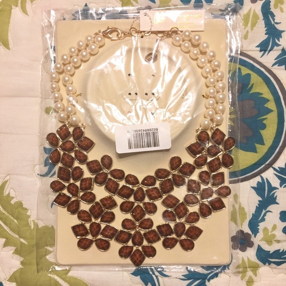 NWT Amrita Singh bib statement necklace faux pearl - Picture 2 of 5